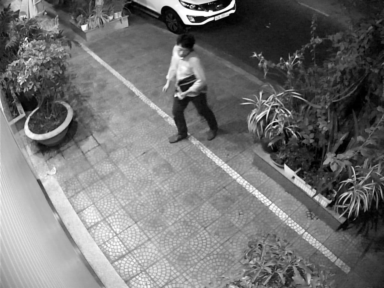 Người đàn ông Hàn Quốc đột nhậpxe ô tô của người dân ở Đà Nẵng lúc nửa đêm - Ảnh 1.