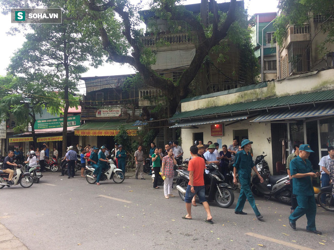 [Nóng] Chung cư cao tầng rung lắc sau động đất ở Hà Nội, cư dân hoảng loạn tháo chạy - Ảnh 2.