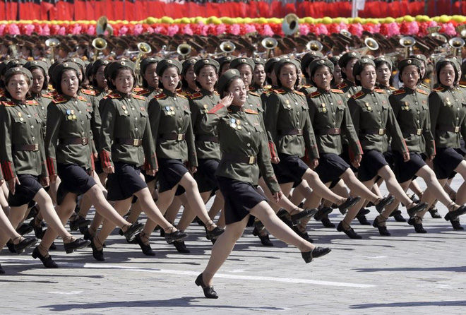 7 ngày qua ảnh: Đội nữ binh Triều Tiên xinh đẹp duyệt binh mừng Quốc khánh - Ảnh 2.