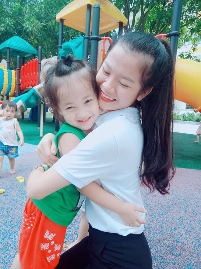 Nhan sắc khả ái, dịu dàng của cô giáo mầm non đứng nhảy chữa cháy cho các bé học sinh quên bài gây sốt MXH - Ảnh 4. Nhan sắc khả ái, dịu dàng của cô giáo mầm non đứng nhảy 'chữa cháy' cho các bé học sinh quên bài gây sốt MXH 3