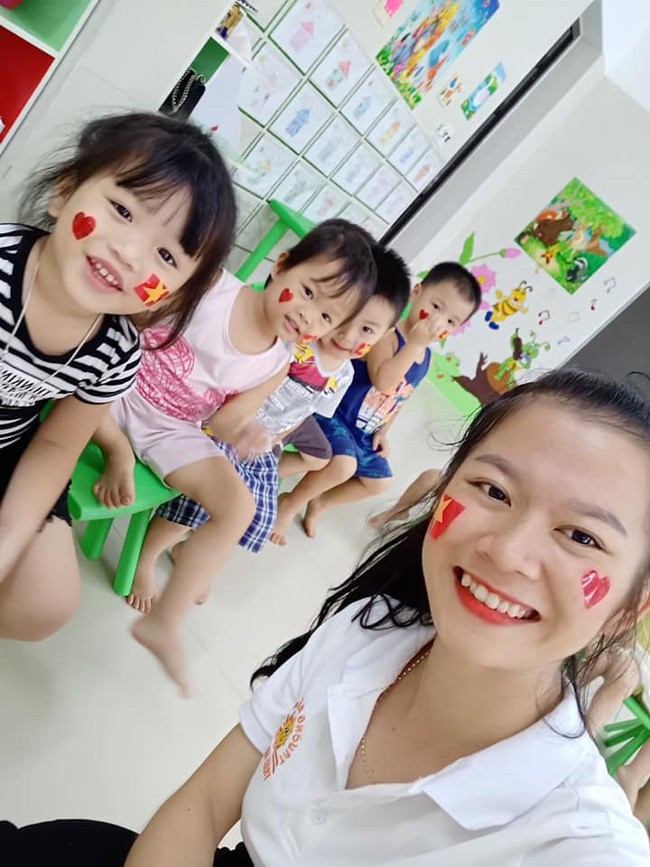 Nhan sắc khả ái, dịu dàng của cô giáo mầm non đứng nhảy chữa cháy cho các bé học sinh quên bài gây sốt MXH - Ảnh 5. Nhan sắc khả ái, dịu dàng của cô giáo mầm non đứng nhảy 'chữa cháy' cho các bé học sinh quên bài gây sốt MXH 4