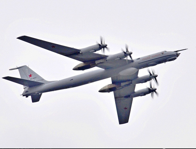 Tàu ngầm Anh-Mỹ áp sát Syria, Tu-142MK Nga phục sẵn nghênh đón: Cá sắp chui vào rọ? - Ảnh 2.