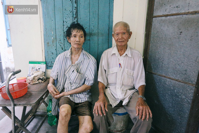 Câu chuyện đáng thương phía sau bức ảnh cụ ông ở Đà Nẵng cứ 20 giờ là tới siêu thị mua cơm thanh lý 10.000 đồng - Ảnh 4.