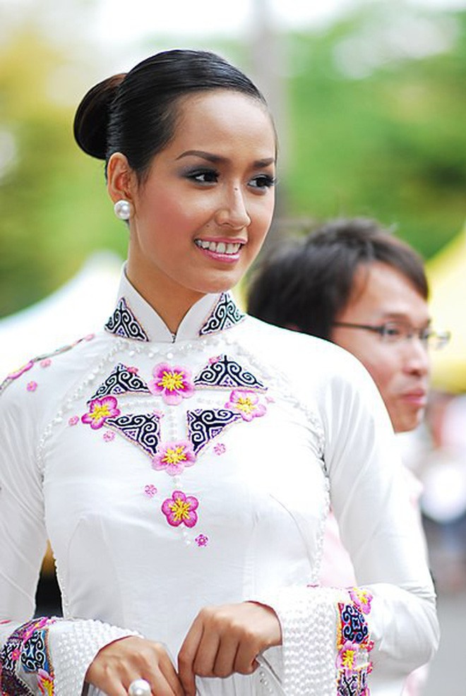 Nhìn lại Mai Phương Thúy của 10 năm trước: Từ cô Hoa hậu da ngăm đen bị ném đá đến mỹ nhân gợi cảm của showbiz Việt - Ảnh 2. Nhìn lại Mai Phương Thúy của 10 năm trước: Từ cô Hoa hậu da ngăm đen bị ném đá đến mỹ nhân gợi cảm của showbiz Việt - Ảnh 2.