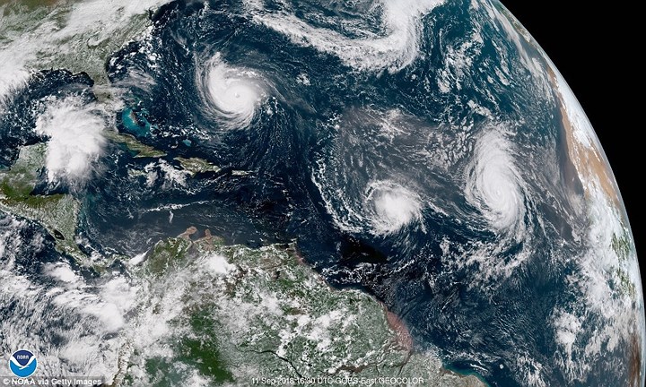 Video: 9 cơn bão nguy hiểm cùng xuất hiện trên thế giới 3