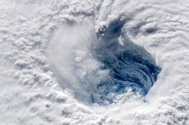 Sức mạnh hủy diệt của Florence, siêu bão to bằng cả một bang Mỹ được phi hành gia chụp từ ISS  4