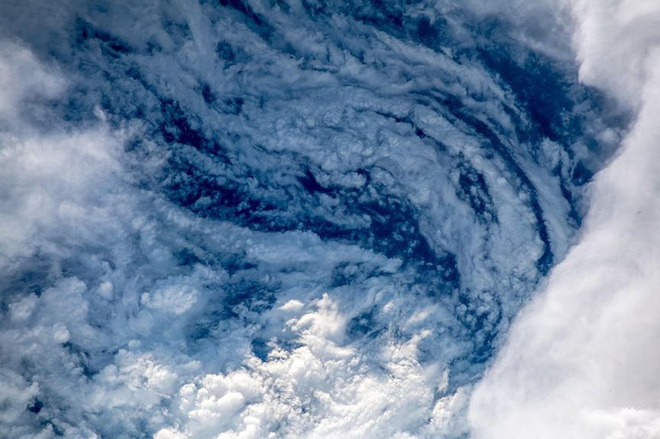 Sức mạnh hủy diệt của Florence, siêu bão to bằng cả một bang Mỹ được phi hành gia chụp từ ISS  5