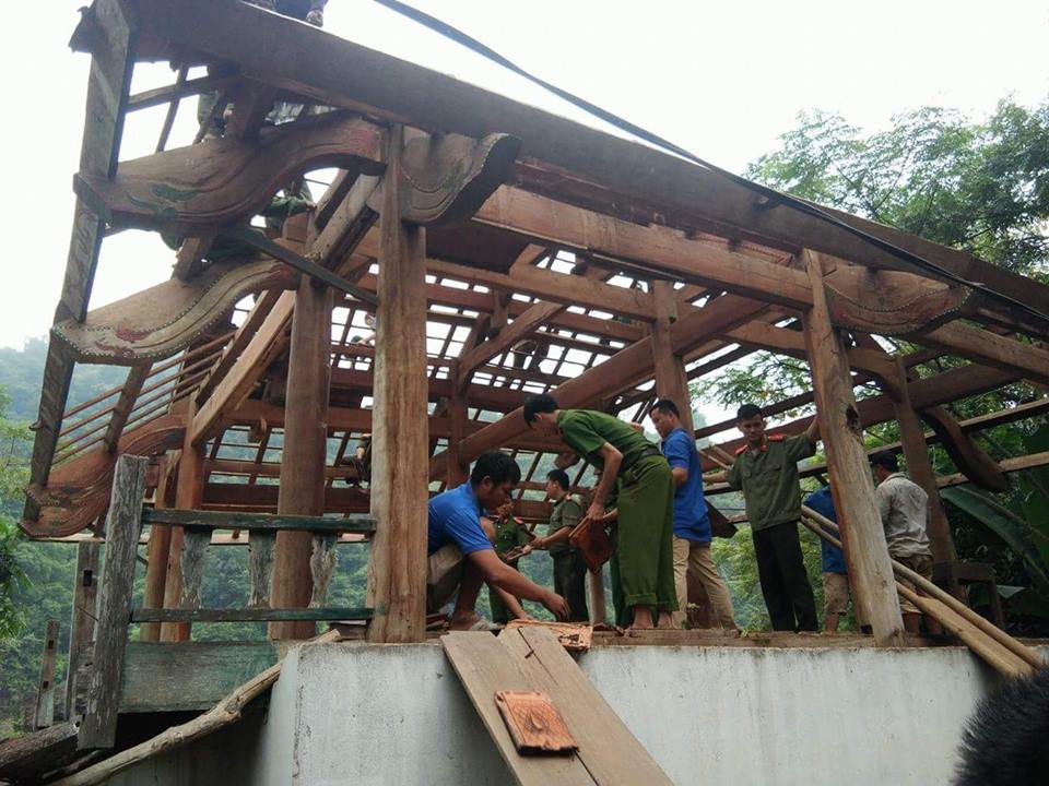 Công an giúp người dân di dời nhà cửa, gặt lúa “chạy” bão Mangkhut - Ảnh 1.
