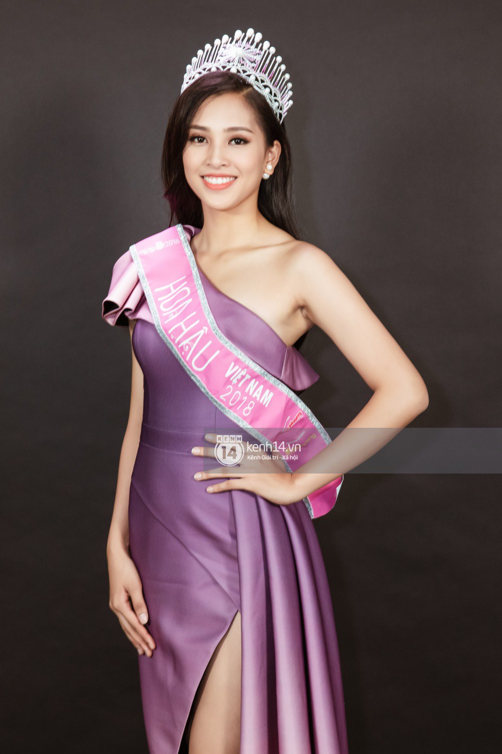 Ngắm cận vẻ đẹp của Top 3 Hoa hậu Việt Nam 2018: Mỹ nhân 2000 được khen sắc sảo, 2 nàng Á mười phân vẹn mười - Ảnh 6.