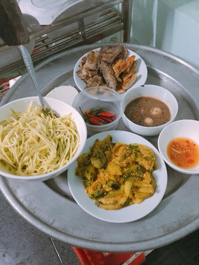 Chẳng phải sơn hào hải vị, mâm cơm này của nàng dâu trẻ vẫn khiến chị em ghen tị vì lý do không ngờ - Ảnh 1. Chẳng phải sơn hào hải vị, mâm cơm này của nàng dâu trẻ vẫn khiến chị em ghen tị vì lý do không ngờ 1