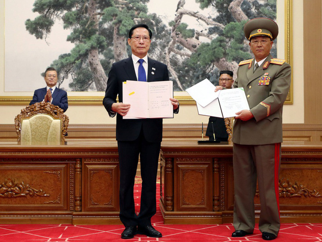 TT Hàn Quốc khép lại hành trình đẹp như mơ, lãnh đạo Triều Tiên tặng quà khủng - Ảnh 11.