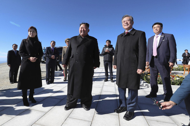 TT Hàn Quốc khép lại hành trình đẹp như mơ, lãnh đạo Triều Tiên tặng quà khủng - Ảnh 6.