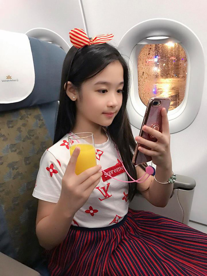 Cuộc sống sang chảnh của cô bé 10 tuổi gây sốt đêm chung kết Hoa hậu Việt Nam - Ảnh 16.