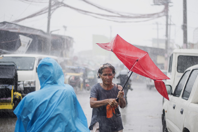 Những hình ảnh ghi lại sự ác liệt của Mangkhut - siêu bão mạnh nhất thế giới trong năm nay 15