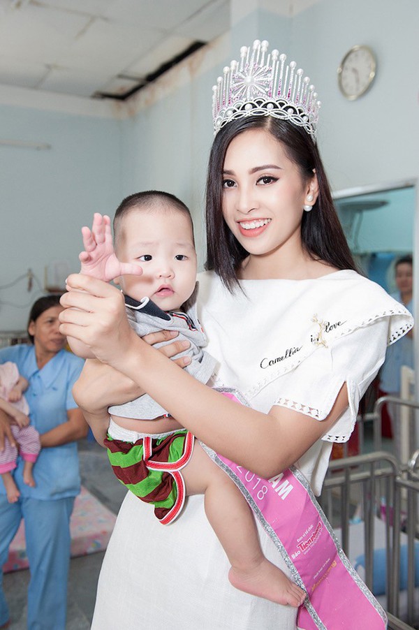 Đọ nhan sắc của 4 người đẹp đăng quang Hoa hậu Việt Nam năm 18 tuổi - Ảnh 24.