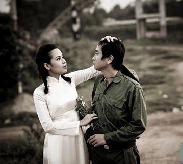 Muôn kiểu chụp ảnh cưới của sao Việt: Người đeo dép tổ ong, người hoá trang thành ông bà lão 80 tuổi 4