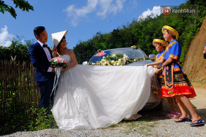 Sau đám cưới, cặp đôi vợ 62 tuổi chồng 26 tuổi ở Cao Bằng mời bạn bè đi bar để giải tỏa áp lực - Ảnh 3.