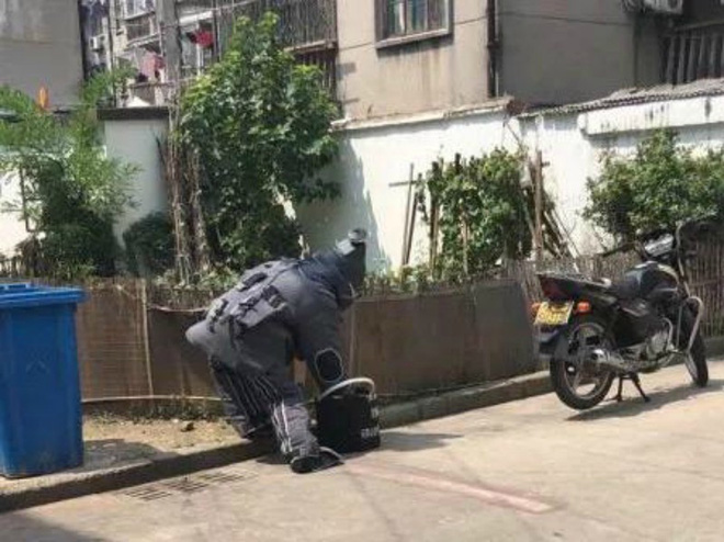 Bà tặng quả bóng sắt cho cháu chơi suốt 3 năm, khi biết chân tướng của nó, cả nhà toát mồ hôi hột không nghĩ mình may mắn đến thế - Ảnh 3. Bà tặng 'quả bóng sắt' cho cháu chơi suốt 3 năm, khi biết chân tướng của nó, cả nhà toát mồ hôi hột không nghĩ mình may mắn đến thế 3