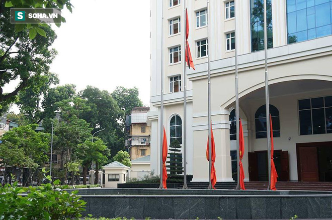 [TRỰC TIẾP] Khắp nơi treo cờ rủ Quốc tang Chủ tịch nước Trần Đại Quang - Ảnh 31.