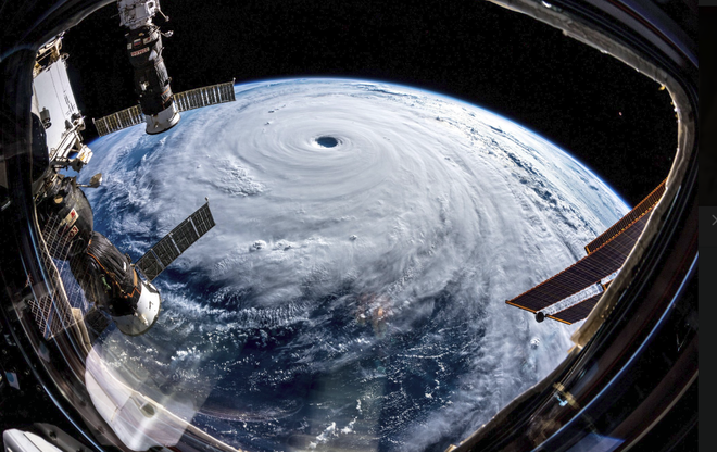 Hình ảnh mắt bão khổng lồ của siêu bão do Việt Nam đặt tên - nhìn từ Trạm Vũ trụ Quốc tế - Ảnh 4.