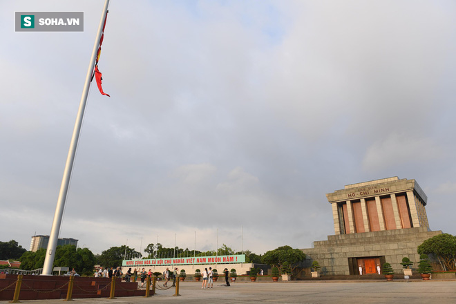 [TRỰC TIẾP] Khắp nơi treo cờ rủ Quốc tang Chủ tịch nước Trần Đại Quang - Ảnh 2.