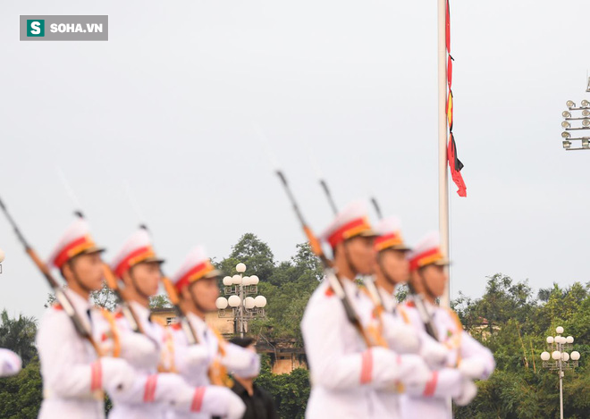 Treo cờ rủ Quốc tang Chủ tịch nước Trần Đại Quang - Ảnh 12.