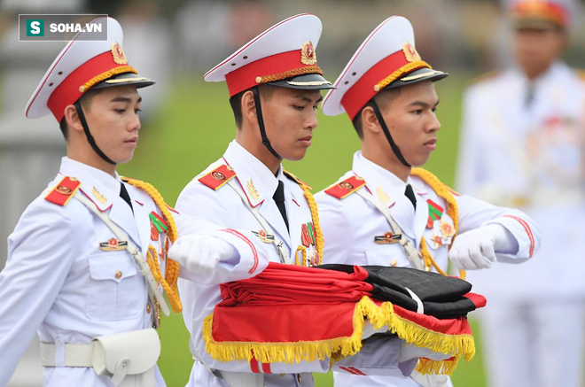 [TRỰC TIẾP] Khắp nơi treo cờ rủ Quốc tang Chủ tịch nước Trần Đại Quang - Ảnh 6.