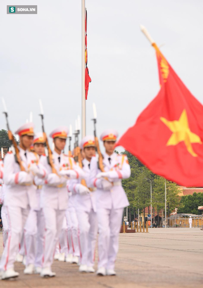[TRỰC TIẾP] Khắp nơi treo cờ rủ Quốc tang Chủ tịch nước Trần Đại Quang - Ảnh 14.