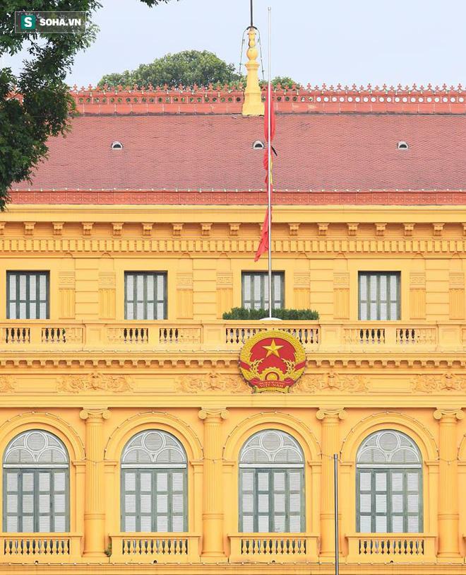 [TRỰC TIẾP] Khắp nơi treo cờ rủ Quốc tang Chủ tịch nước Trần Đại Quang - Ảnh 29.