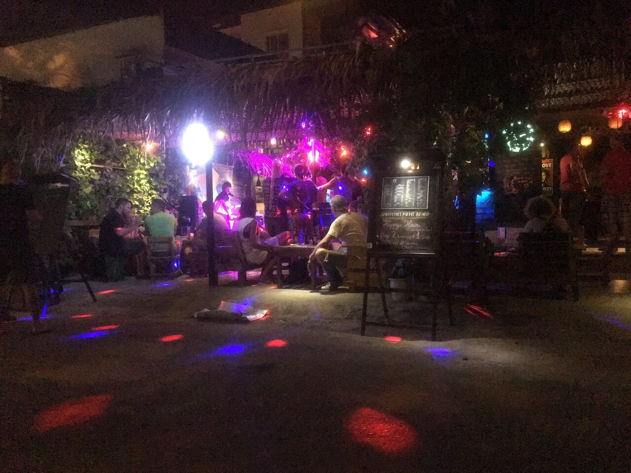 Phát hiện 18 người nước ngoài dương tính với ma túy trong quán bar ở Đà Nẵng - Ảnh 2.