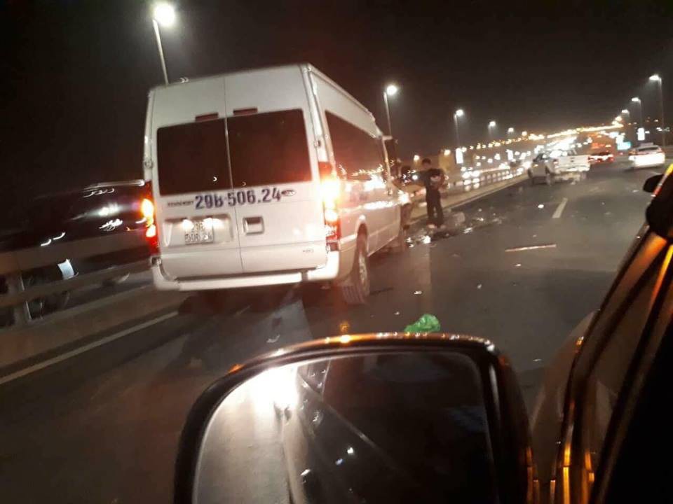 Sau khi đăng status thông báo việc nổ lốp xe trên cầu Nhật Tân, tài xế bị xe khách tông chết - Ảnh 1.