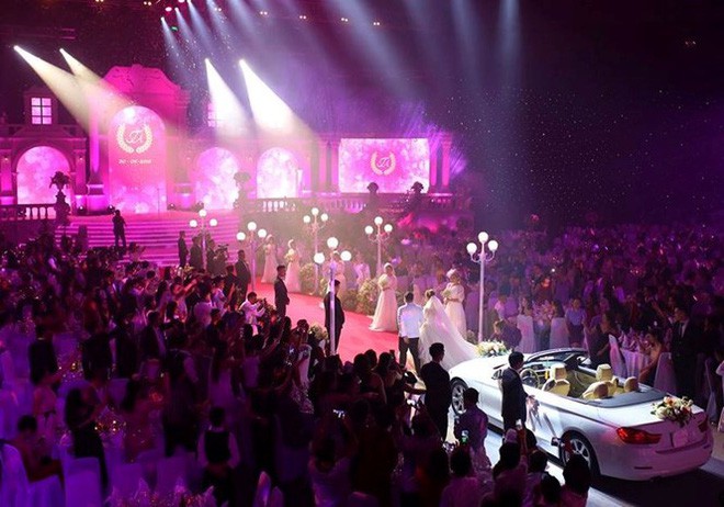 Choáng với đám cưới siêu khủng ở Đà Nẵng thuê nhà thi đấu có sức chứa hơn 7.000 khách, mời dàn ca sĩ nổi tiếng Đàm Vĩnh Hưng, Dương Triệu Vũ - Ảnh 7.