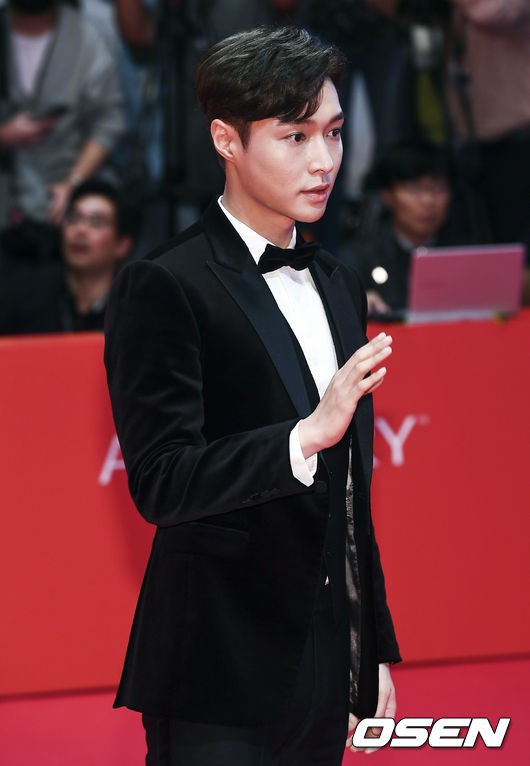 Thảm đỏ LHP quốc tế Busan hội tụ gần 30 siêu sao: Jang Dong Gun - Hyun Bin như ông hoàng, dàn mỹ nhân quá lộng lẫy - Ảnh 20.