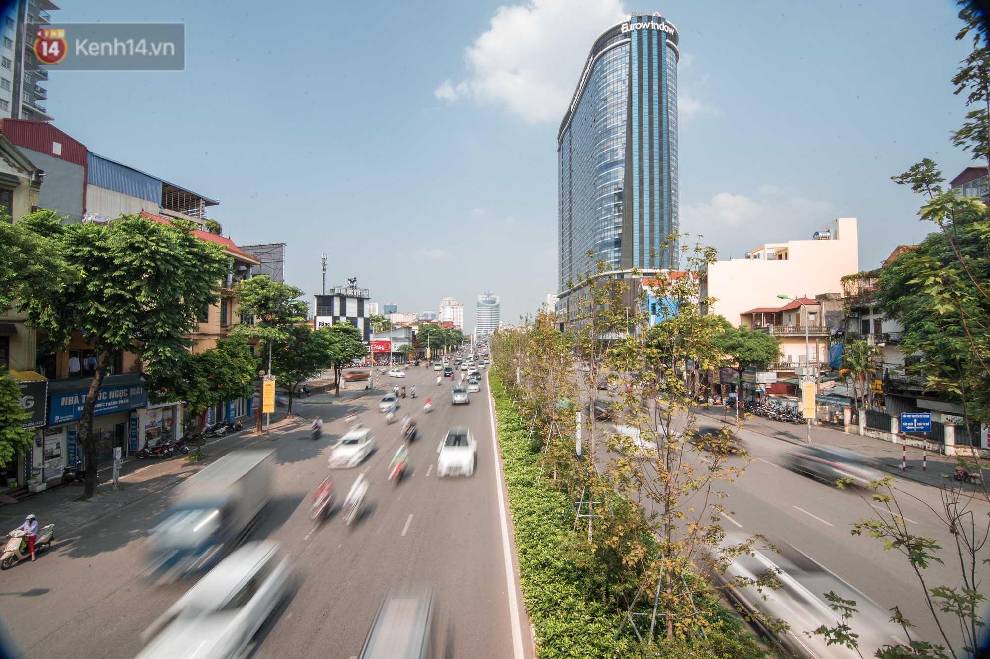 Hàng cây phong lá đỏ củi khô trước đây đã nhuộm sắc vàng đầu thu Hà Nội - Ảnh 11.