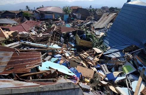 Một tuần sau thảm họa kép, Indonesia đối mặt với nguy cơ lây lan dịch bệnh vì các thi thể 1