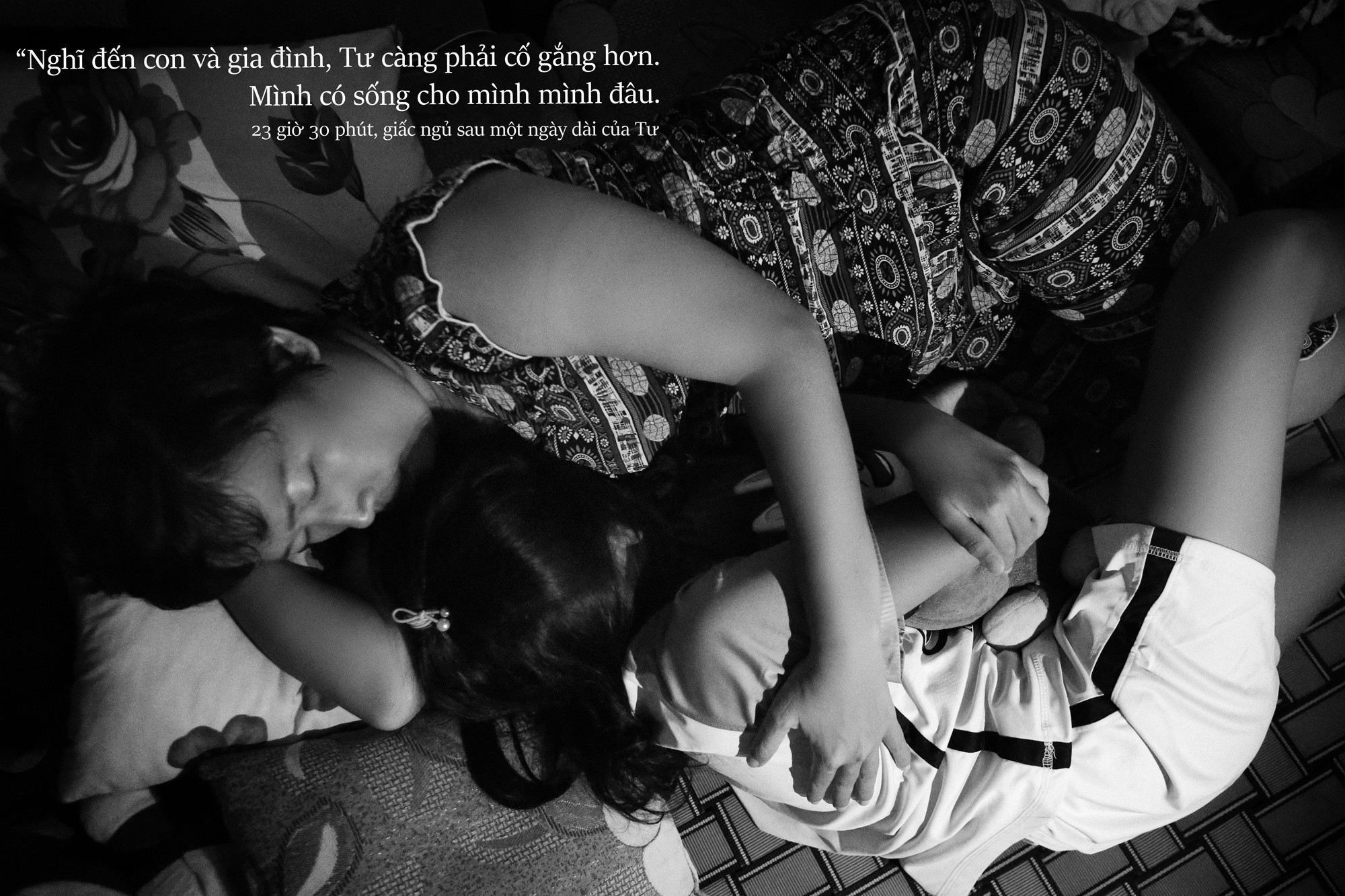 24 giờ của Tư: Bộ ảnh xúc động về người mẹ đơn thân chiến đấu với căn bệnh ung thư cùng cô con gái 12 tuổi - Ảnh 14.