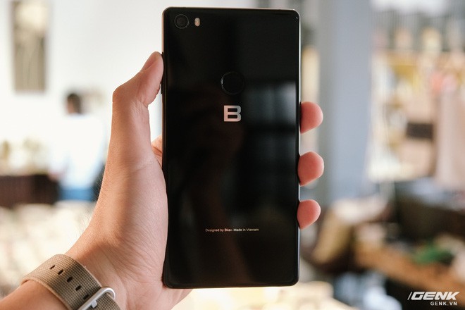 Trên tay & đánh giá nhanh Bphone 3 giá từ 6.99 triệu: Cuối cùng, người Việt đã có một chiếc smartphone đáng để tự hào - Ảnh 5. Trên tay & đánh giá nhanh Bphone 3 giá từ 6.99 triệu: Cuối cùng, người Việt đã có một chiếc smartphone đáng để tự hào 5