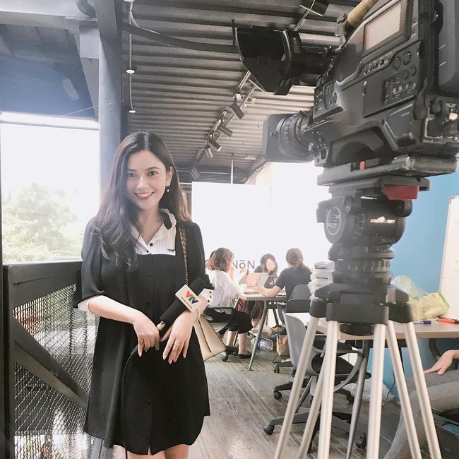 3 nữ biên tập viên 9X xinh đẹp nóng bỏng, rất được lòng công chúng của VTV - Ảnh 5. 3 nữ biên tập viên 9X xinh đẹp nóng bỏng, rất được lòng công chúng của VTV 5