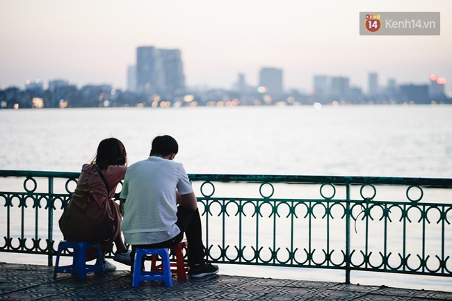 Chùm ảnh gió mùa đầu tiên ở Hà Nội - Ảnh 20. Chùm ảnh: Hà Nội đã có ngày đầu tiên đón gió lạnh đầu mùa thực sự! 27