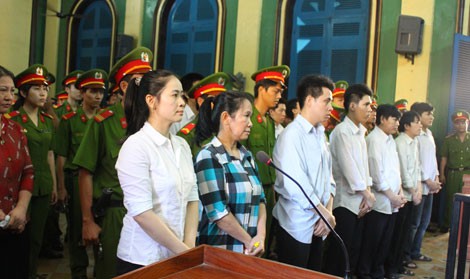 Những người đẹp dùng tình đổi tiền và con đường tội lỗi - ảnh 3 Những người đẹp dùng tình đổi tiền và con đường tội lỗi - Ảnh 4.