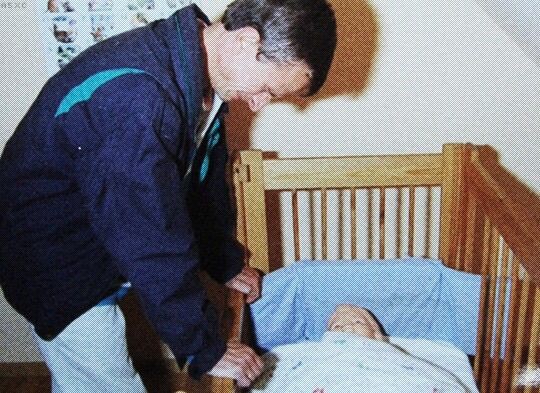 Ông bố gục khóc trước tội ác tày trời của mình và bản án gây phẫn nộ khi đánh đổi bằng 4 mạng người - Ảnh 1. Ông bố gục khóc trước tội ác tày trời của mình và bản án gây phẫn nộ khi đánh đổi bằng 4 mạng người 1
