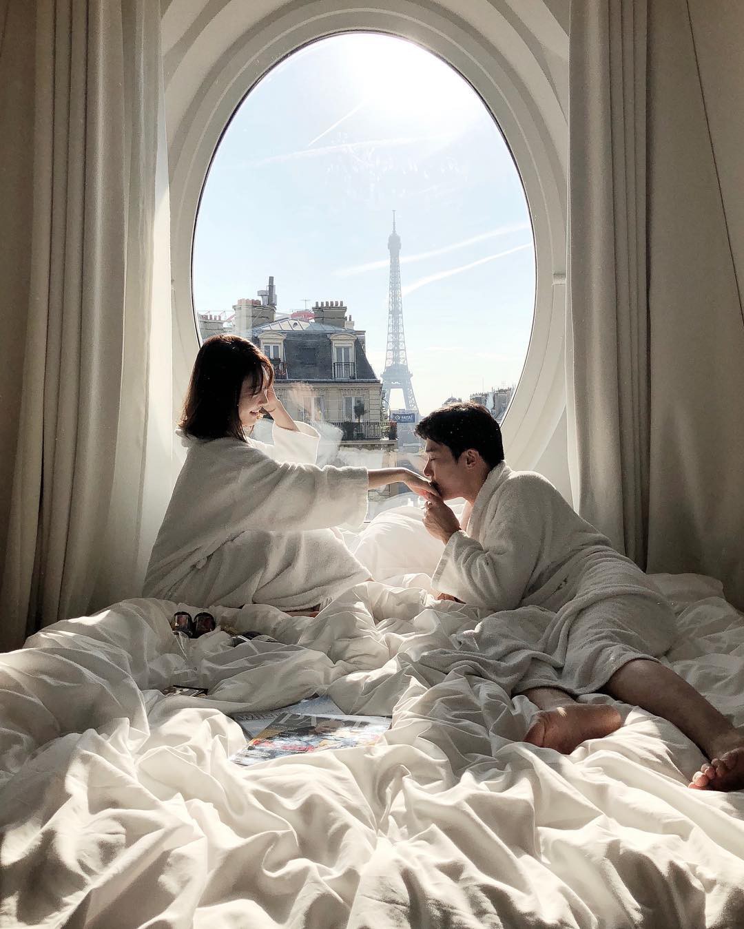Căn phòng ngưng đọng thời gian của Ngọc Trinh tại Pháp: Được cả ngàn người săn lùng, giá ngót nghét 25 triệu/ đêm - Ảnh 4. Căn phòng 'ngưng đọng thời gian' của Ngọc Trinh tại Pháp: Được cả ngàn người săn lùng, giá ngót nghét 25 triệu/ đêm 4