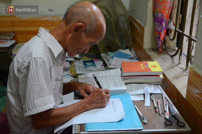 Cụ ông 85 tuổi ở Hà Nội ngày ngày đạp xe đến giảng đường: “Tôi đi học với các cháu để thỏa mãn giấc mơ ấp ủ bao năm” - Ảnh 9.