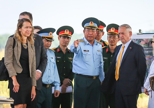 Bộ trưởng Quốc phòng Mỹ đến thăm dự án xử lý dioxin tại sân bay Biên Hòa  2