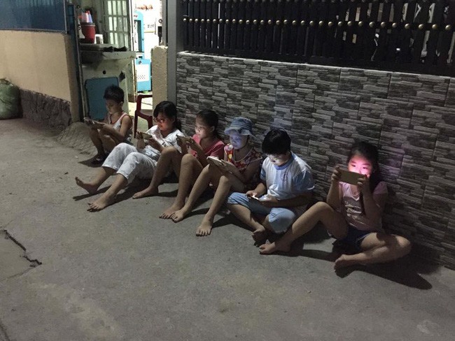 Đêm đã khuya mà quán cafe vẫn khổ vì mấy kẻ dùng ké wifi, tìm ra thủ phạm chủ quán không biết nên cười hay khóc - Ảnh 1. Đêm đã khuya mà quán cafe vẫn khổ vì mấy kẻ dùng ké wifi, tìm ra 'thủ phạm' chủ quán không biết nên cười hay khóc 1