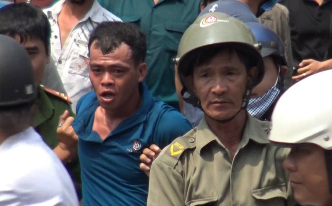 Kẻ cướp giật điện thoại ở Sài Gòn kêu bị bệnh, được cảnh sát đưa đi cấp cứu nhưng tử vong - Ảnh 1.