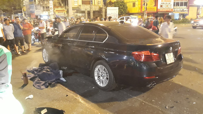 Cận cảnh kinh hoàng hiện trường vụ xe BMW càn quét nhiều xe máy, taxi khiến nhiều người thương vong ở TP.HCM - Ảnh 4.