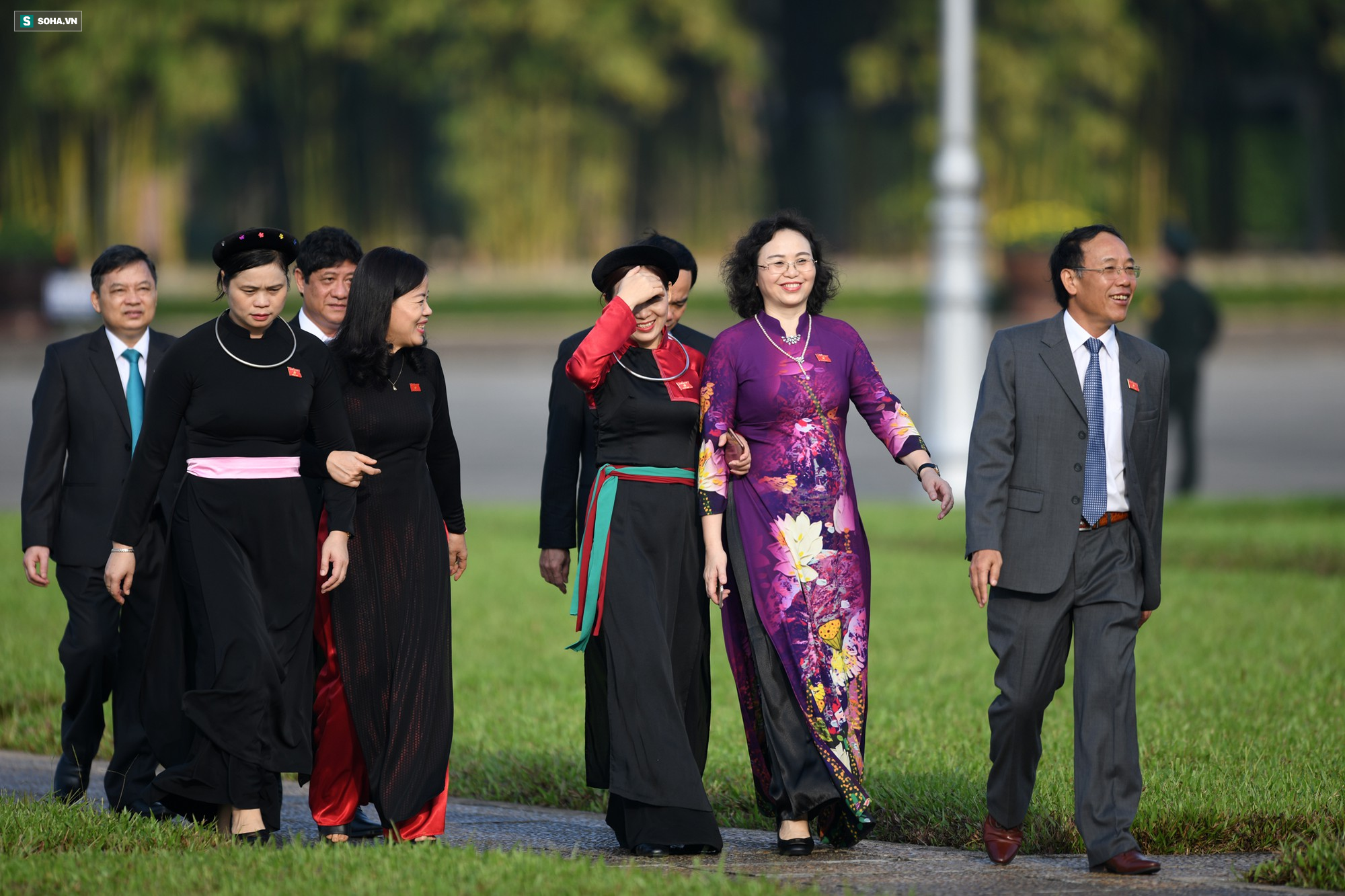 Đại biểu Quốc hội viếng Chủ tịch Hồ Chí Minh - Ảnh 12. Đại biểu Quốc hội viếng Chủ tịch Hồ Chí Minh 12
