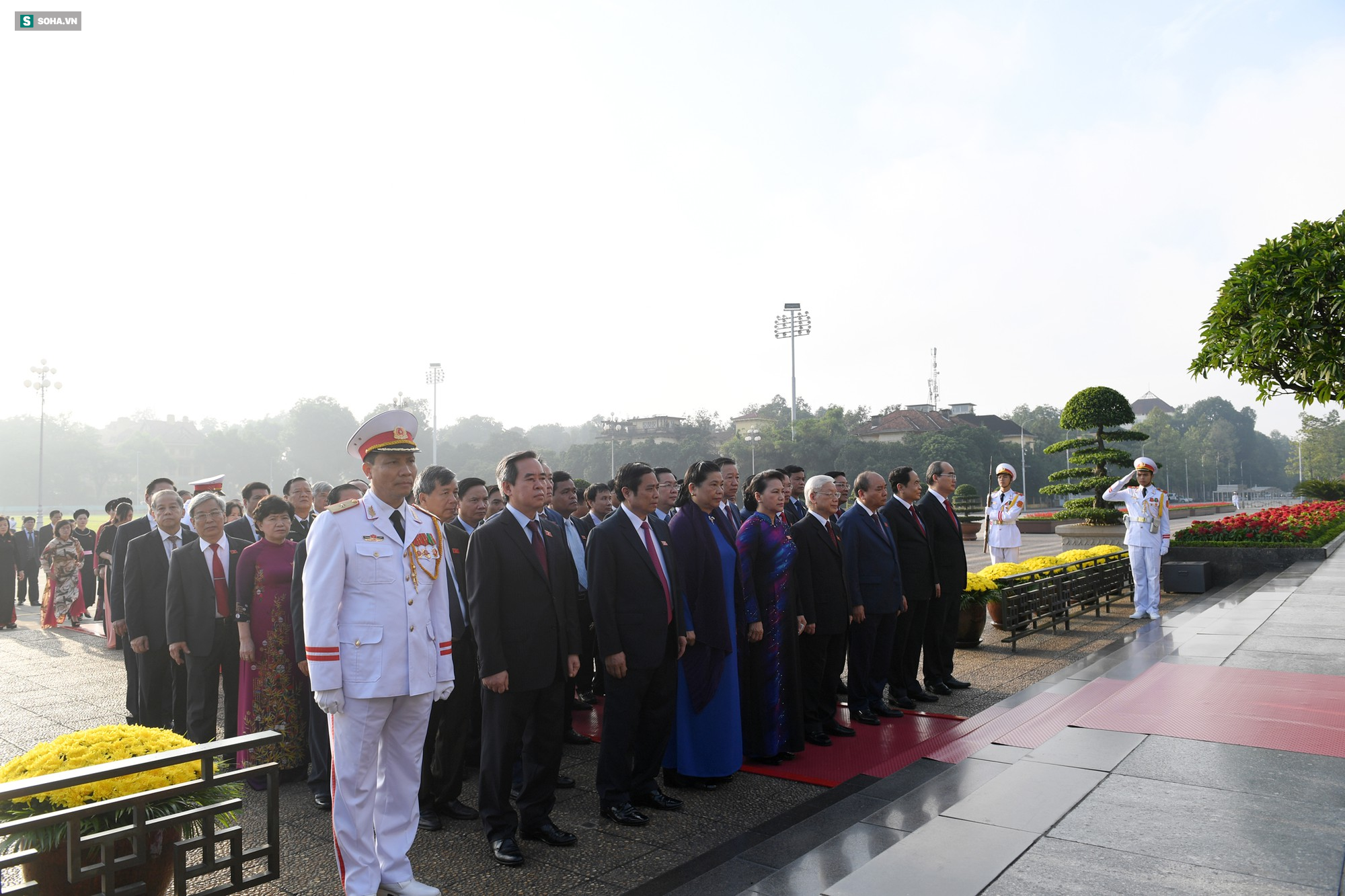 Đại biểu Quốc hội viếng Chủ tịch Hồ Chí Minh - Ảnh 7. Đại biểu Quốc hội viếng Chủ tịch Hồ Chí Minh 7