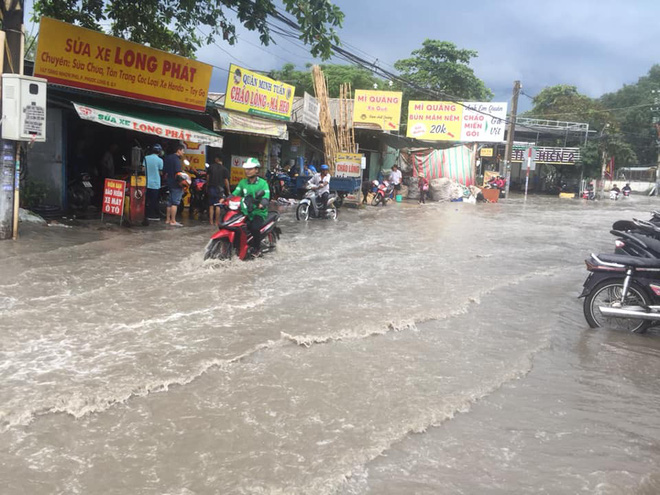 Khu nhà giàu ở Sài Gòn ngập sau mưa lớn, quận 9 xuất hiện mưa đá - Ảnh 12.